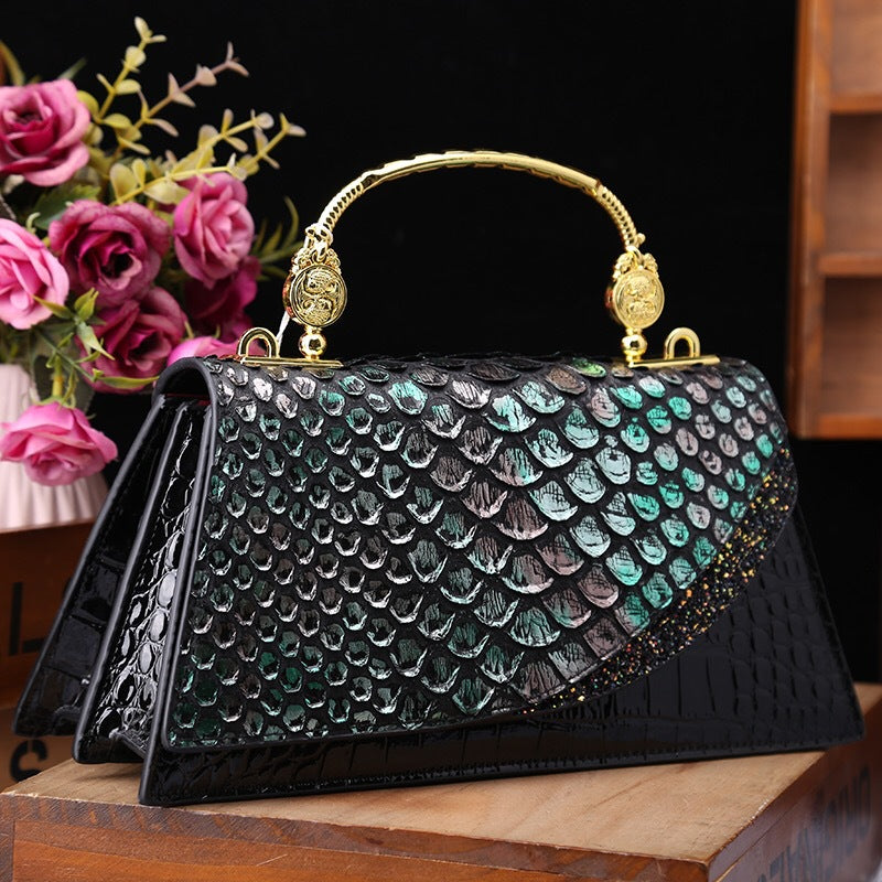 Sac femme moderne avec design épuré et espace fonctionnel.