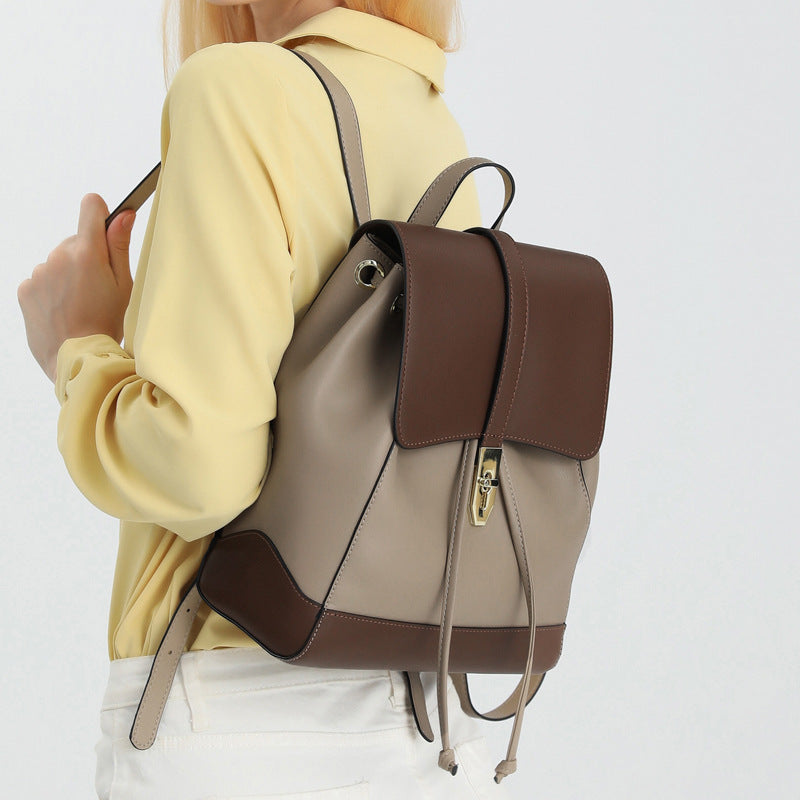Sac à main moderne et fonctionnel en cuir véritable.