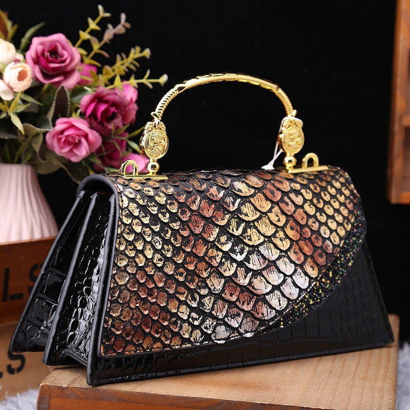 Sac femme moderne avec design épuré et espace fonctionnel.