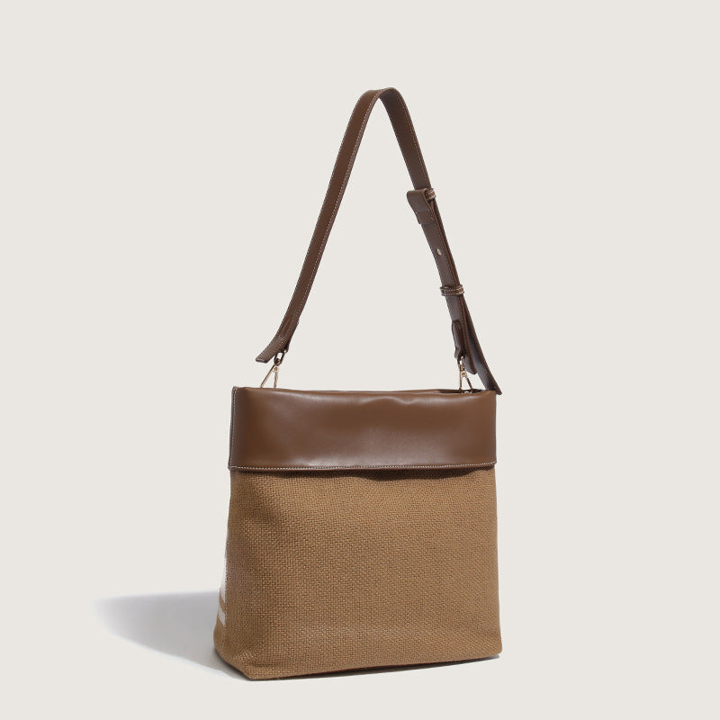 Sac à main en toile robuste avec garniture en cuir pour femmes modernes.