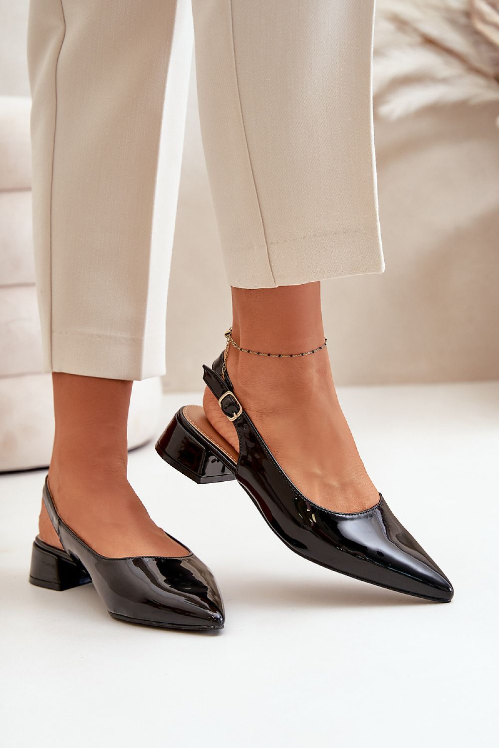 Ballerines élégantes à talons bas pour femme.