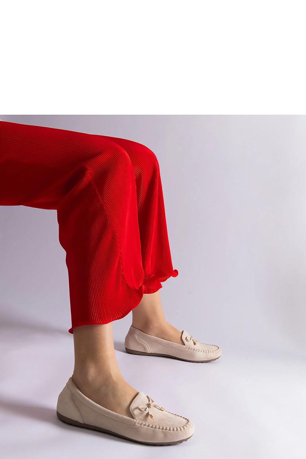 Mocassins slip-on modernes et confortables avec une finition raffinée, parfaits pour un usage quotidien ou des occasions spéciales.