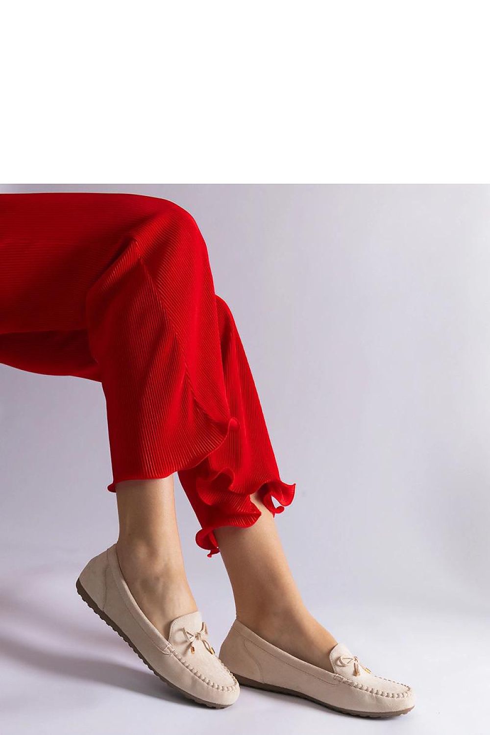 Mocassins slip-on modernes et confortables avec une finition raffinée, parfaits pour un usage quotidien ou des occasions spéciales.