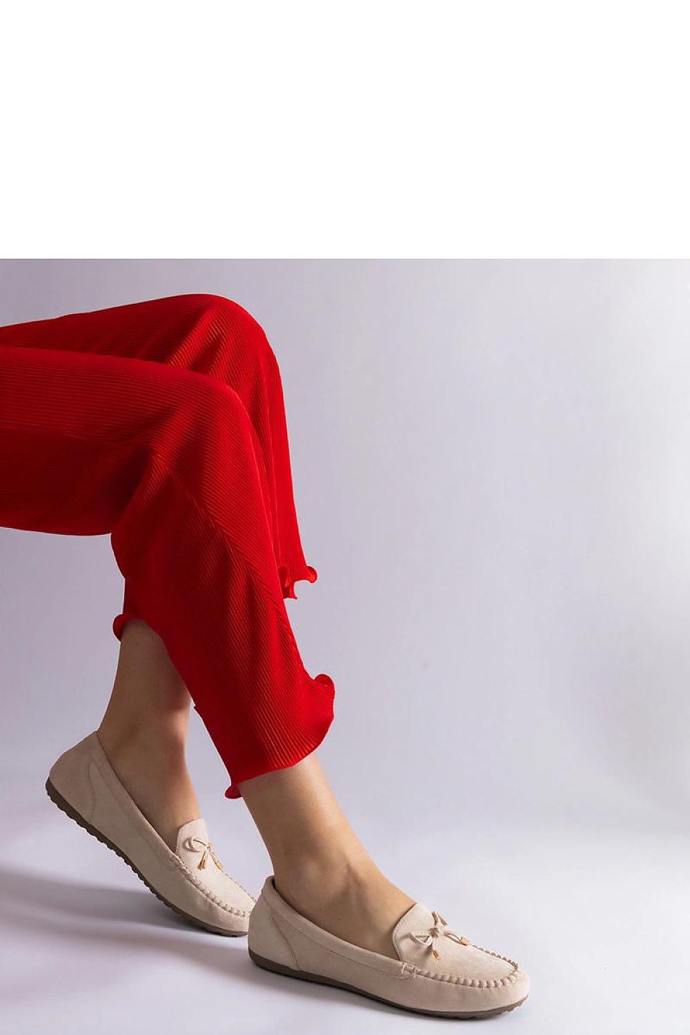 Mocassins slip-on modernes et confortables avec une finition raffinée, parfaits pour un usage quotidien ou des occasions spéciales.