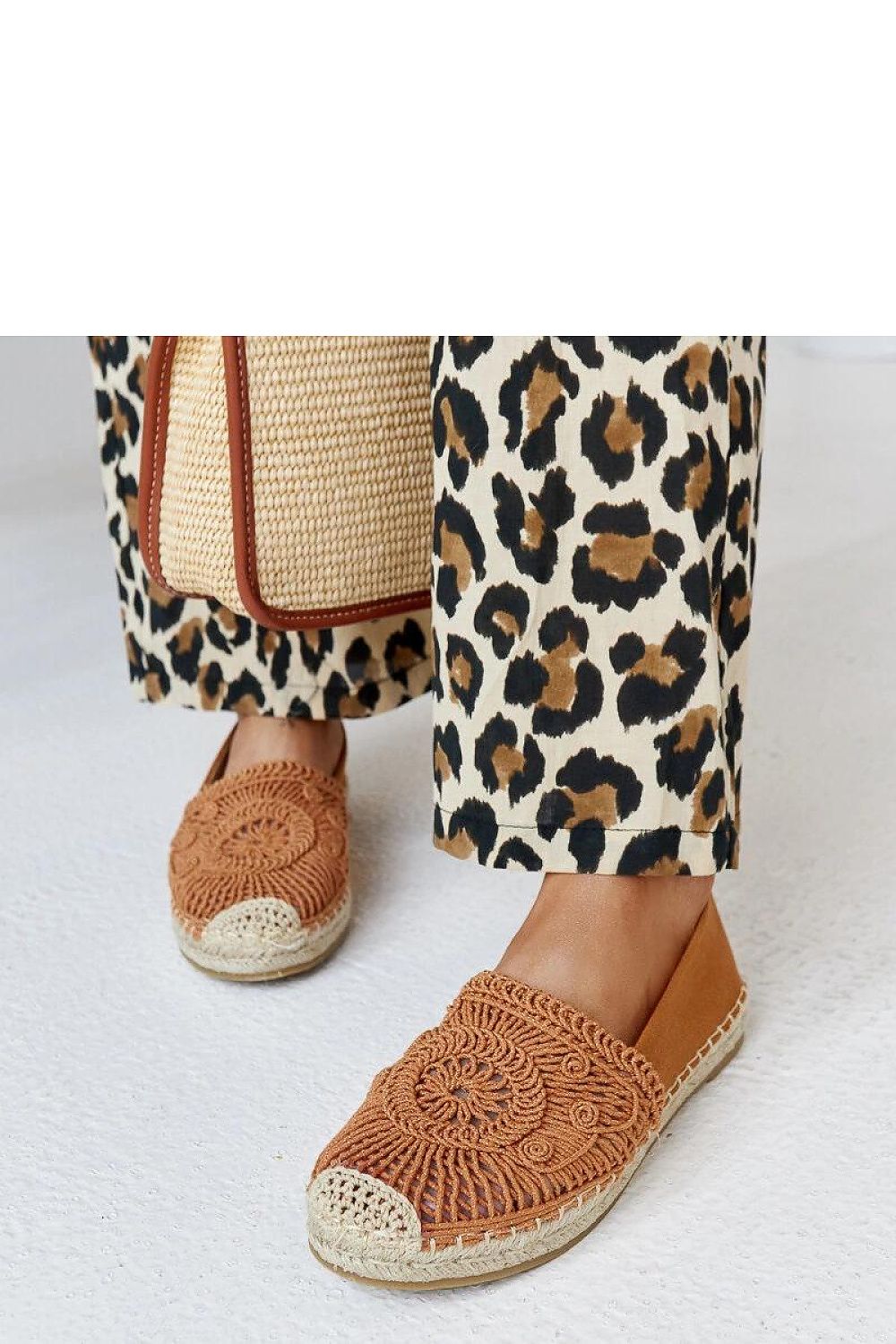 Espadrilles marron avec broderie artisanale Kalba, parfaites pour l’été