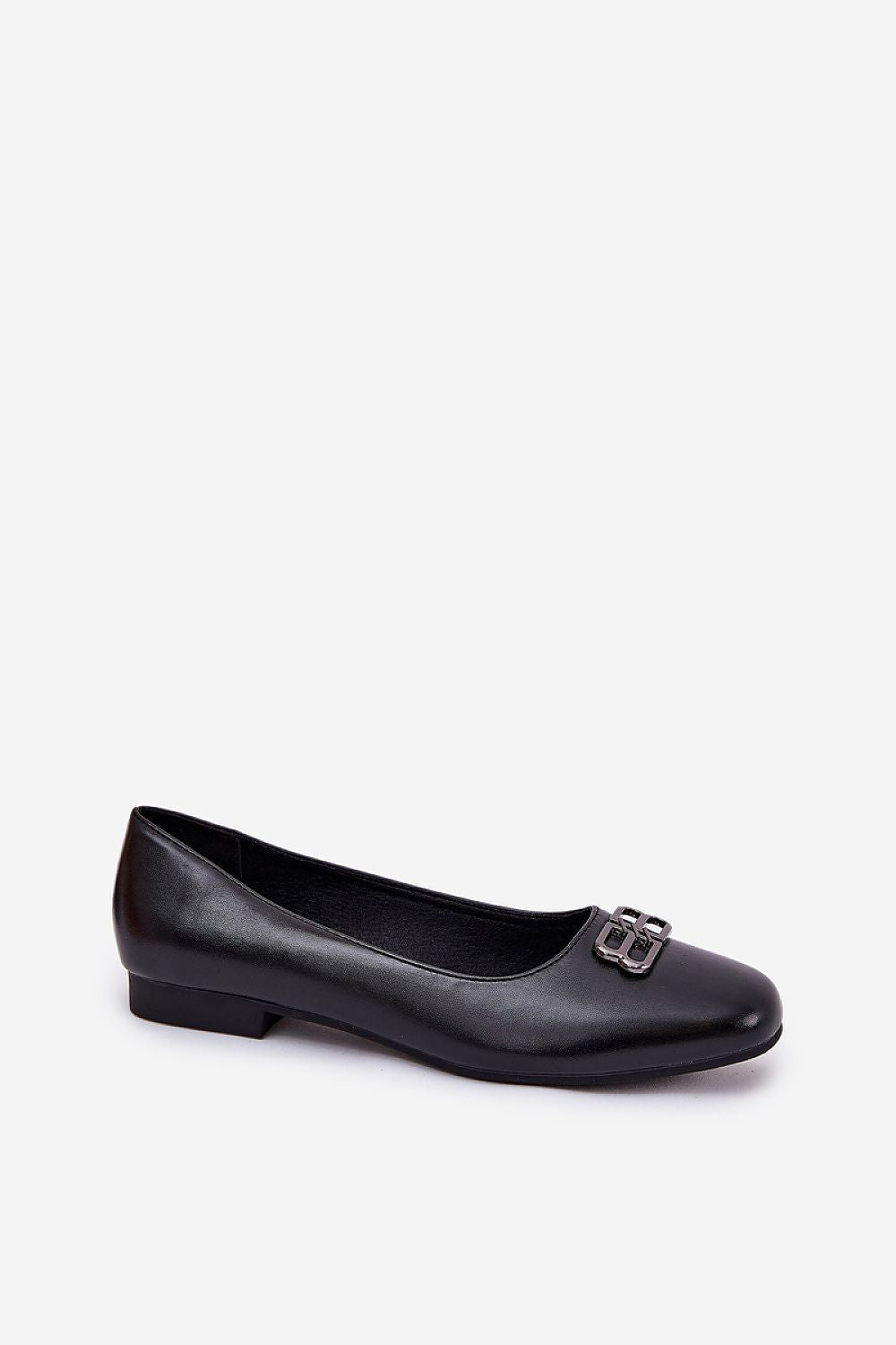 Ballerine élégante en simili cuir avec embout arrondi et semelle souple.