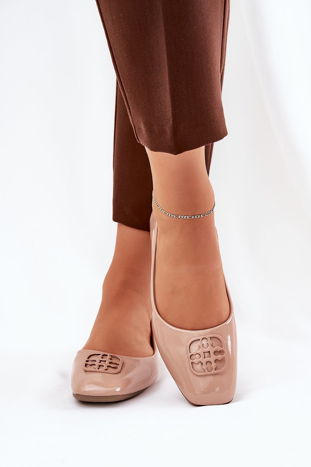 Ballerines ComfortGlow en simili cuir avec semelle intérieure en cuir naturel.