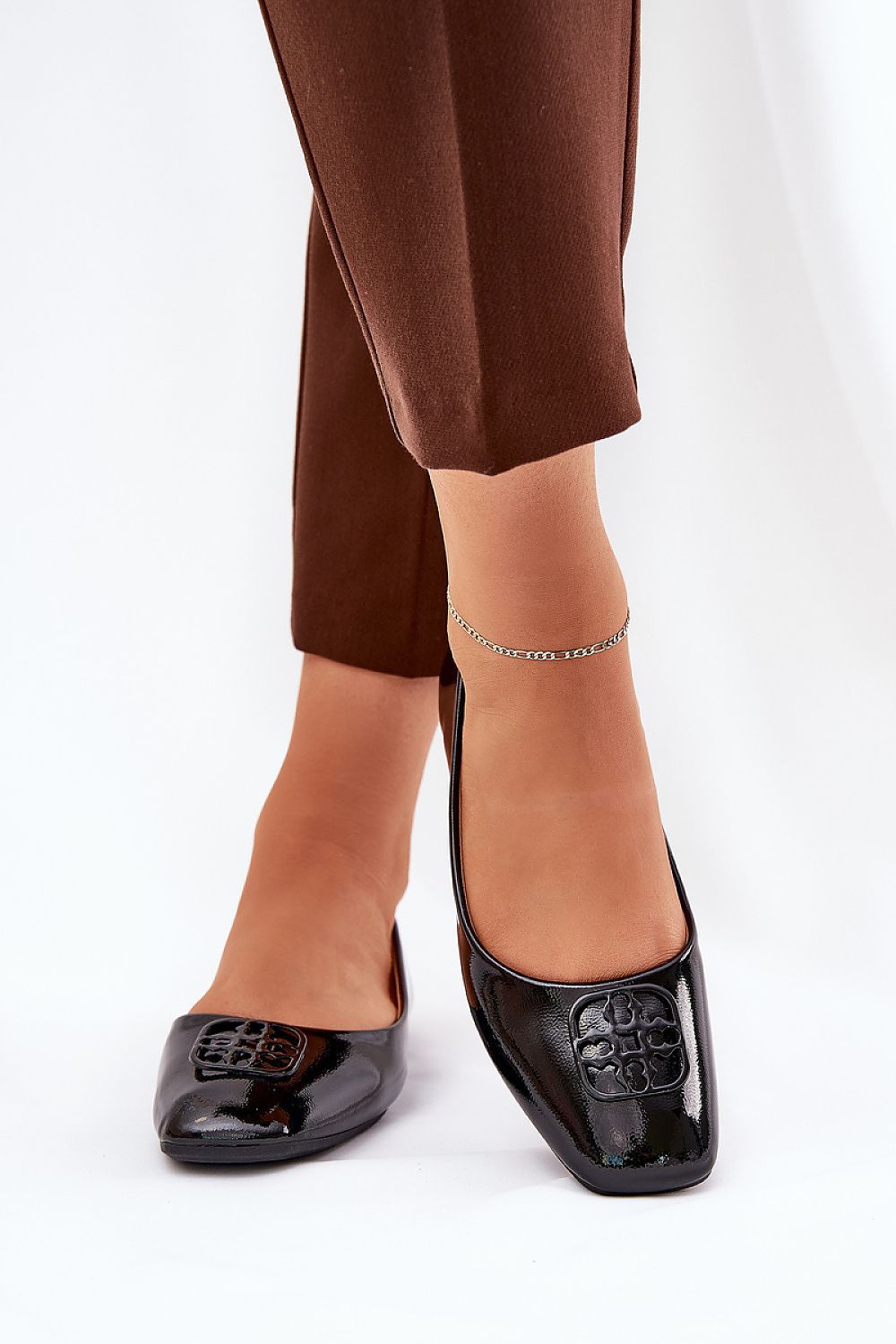 Ballerines ComfortGlow en simili cuir avec semelle intérieure en cuir naturel.