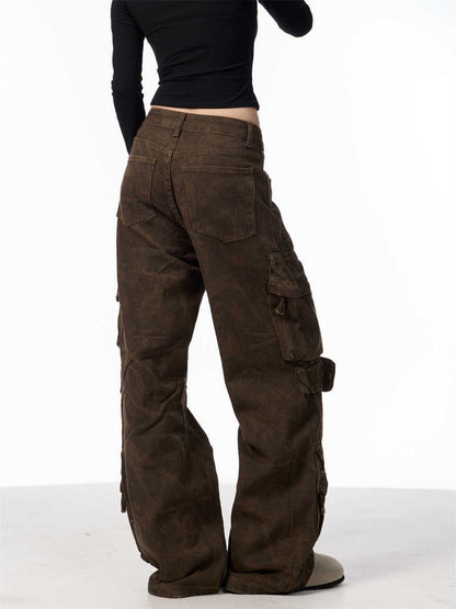 Pantalon cargo décontracté avec poches utilitaires pour un look moderne.