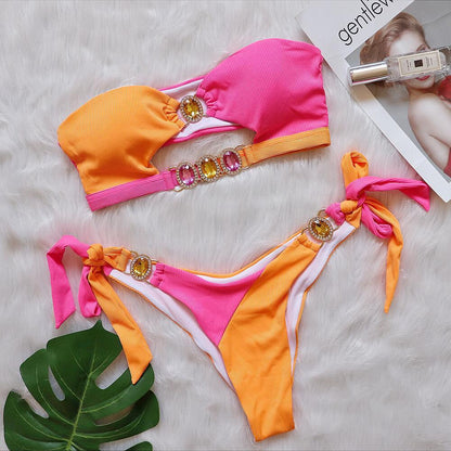 Bikini élégant avec cristaux scintillants, bretelles ajustables et pad détachable