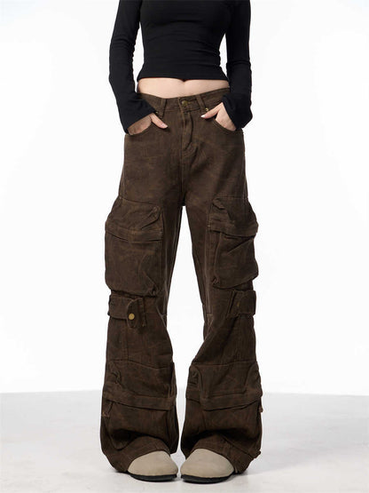 Pantalon cargo décontracté avec poches utilitaires pour un look moderne.