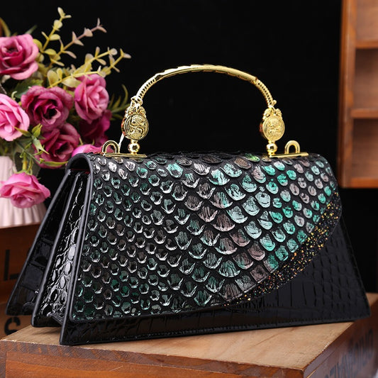 Sac femme moderne avec design épuré et espace fonctionnel.