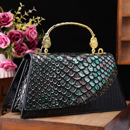 Sac femme moderne avec design épuré et espace fonctionnel.