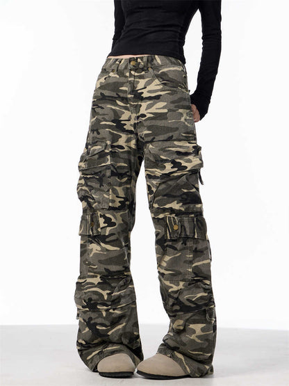 Pantalon cargo décontracté avec poches utilitaires pour un look moderne.