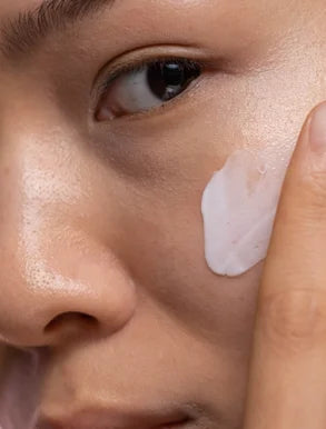 Texture du soin Crème Anti‑Âge de Jour – Rides, Fermeté & Éclat – 100 % Naturelle – Actif Marin & Acide Hyaluronique – 50 ml