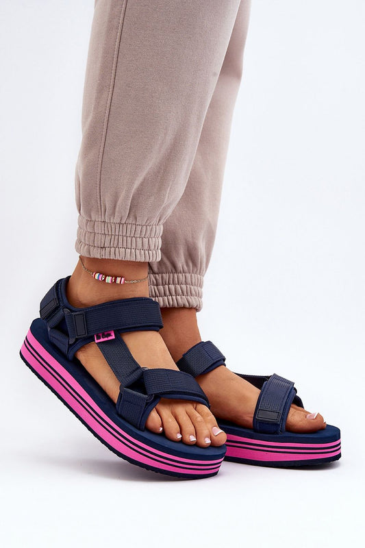 Sandales confortables pour femmes avec plateforme en mousse et bride velcro.