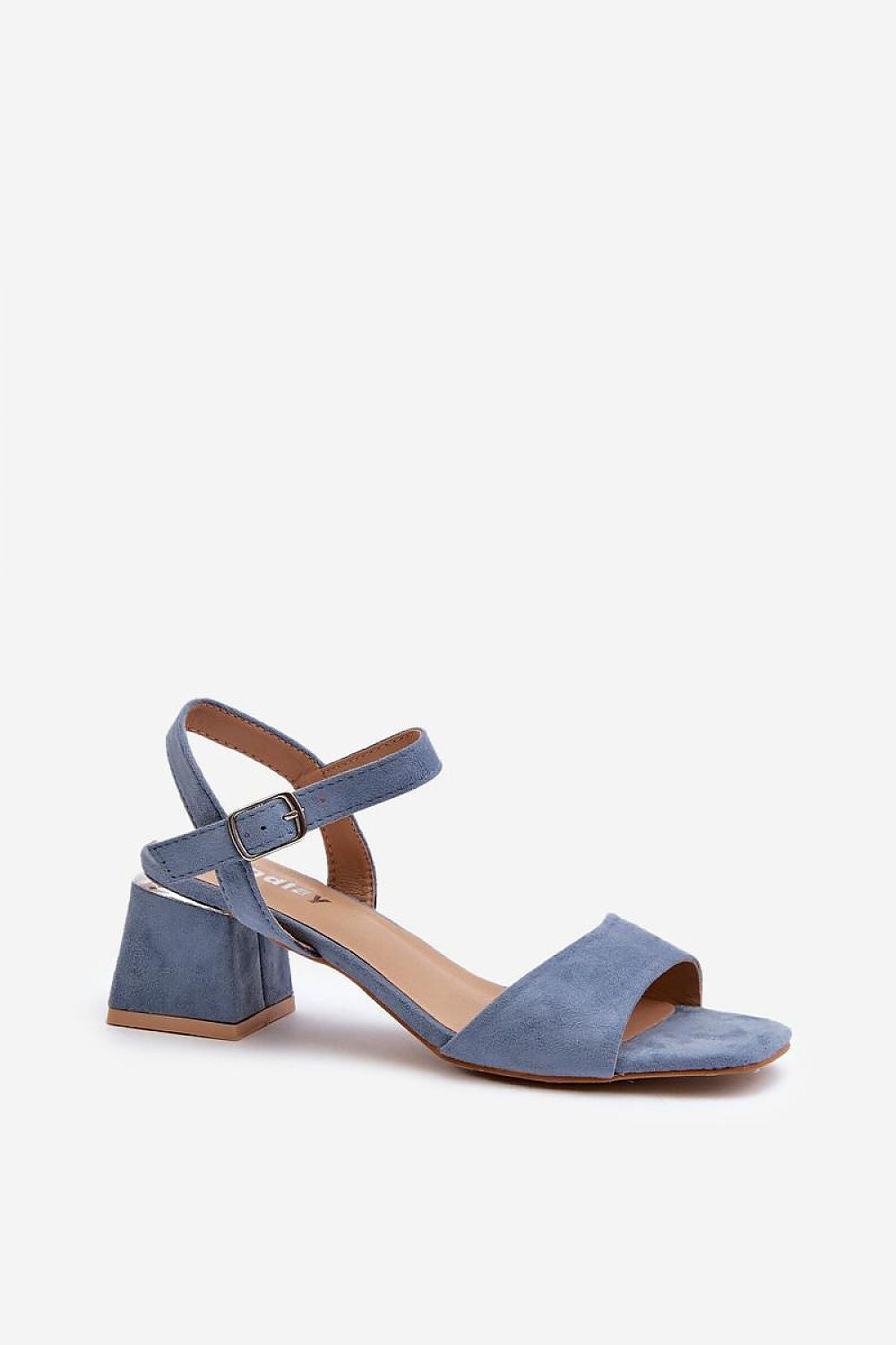 Sandales en daim écologique avec talon bloc et fermeture réglable.