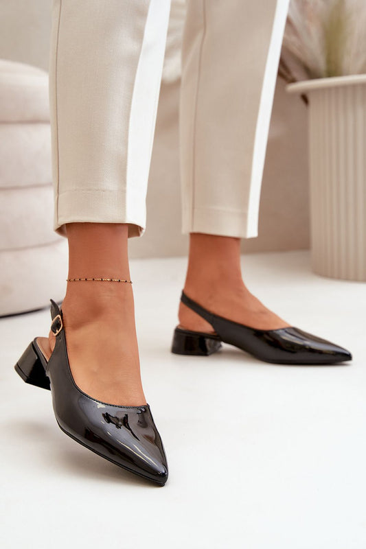 Ballerines élégantes à talons bas pour femme.