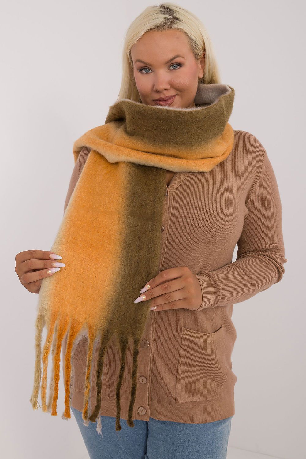 Écharpe femme en polyester avec pompons – Liora vert universelle | Zachoo
