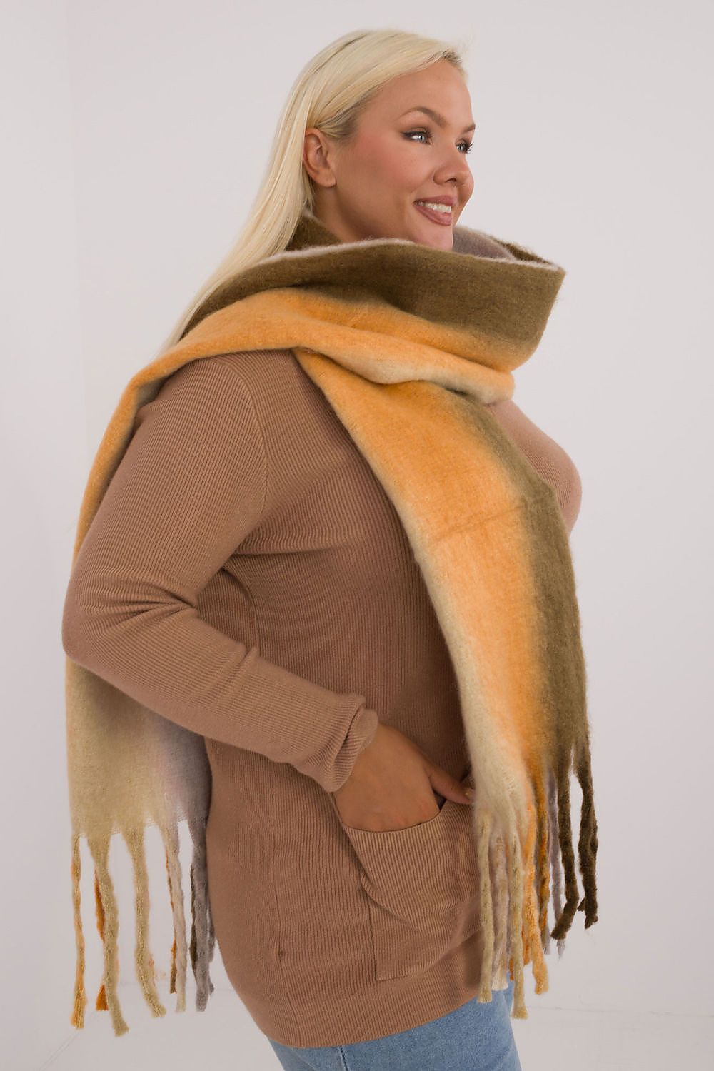 Écharpe femme en polyester avec pompons – Liora | Zachoo