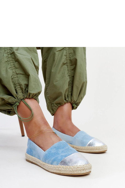 Espadrille légère et élégante avec semelle souple pour un confort optimal.