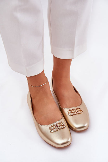 Ballerine élégante en simili cuir avec embout arrondi et semelle souple.