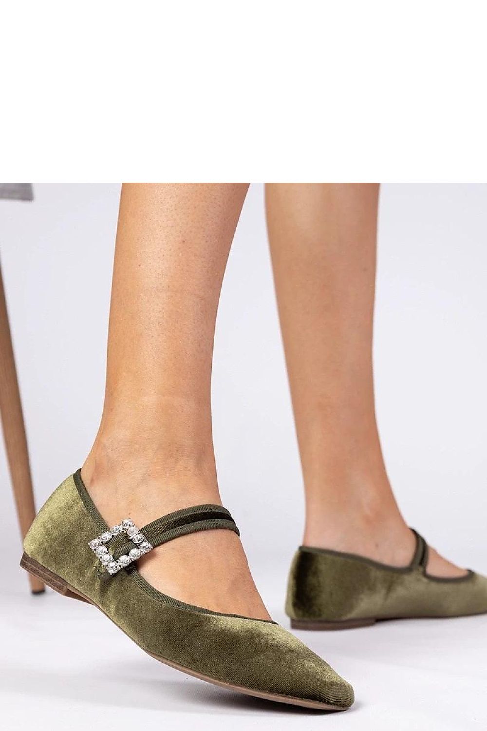Ballerines en velours avec boucle Kvitta, confortables et élégantes.