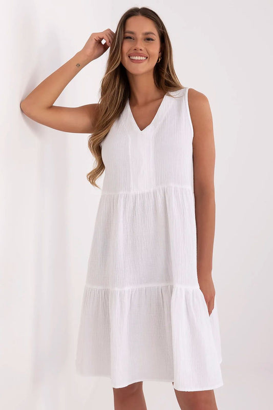 Robe d’été fluide et légère avec coupe évasée en coton aéré.