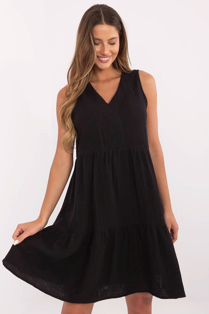 Robe d’été fluide et légère avec coupe évasée en coton aéré.