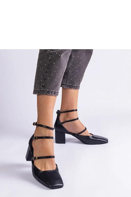 Escarpins talons larges confortables pour femmes, style chic.