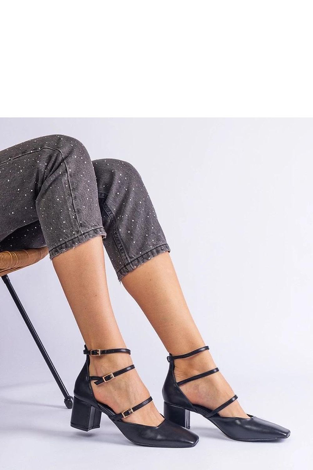 Escarpins talons larges confortables pour femmes, style chic.
