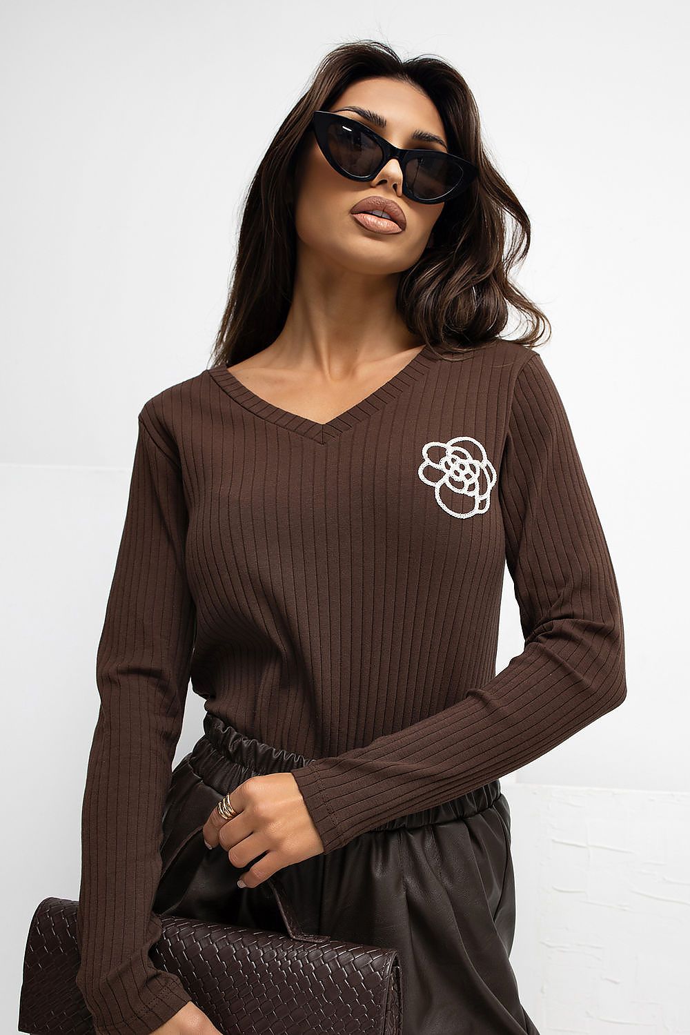 Chemisier femme ajusté en coton élasthanne avec broderie – Fiora brun | Zachoo