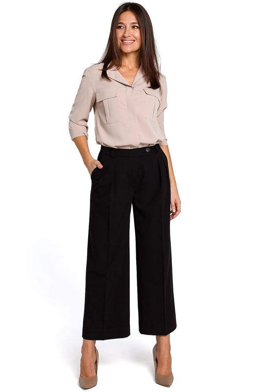 Pantalon fluide et élégant, idéal pour un look chic et confortable.