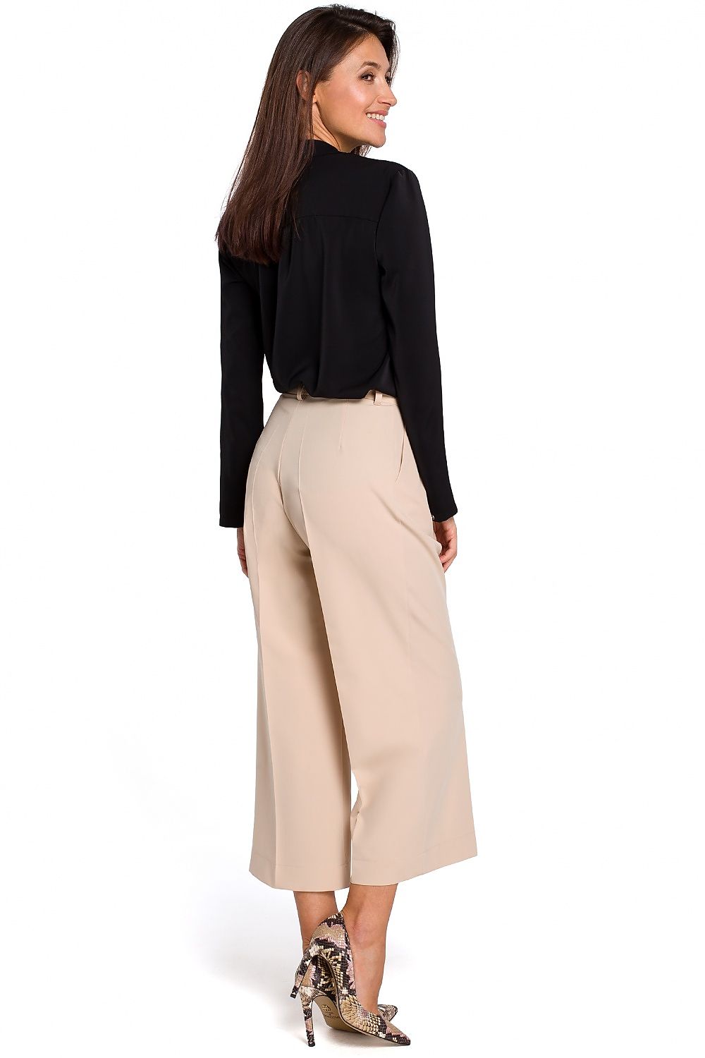 Pantalon fluide et élégant, idéal pour un look chic et confortable.