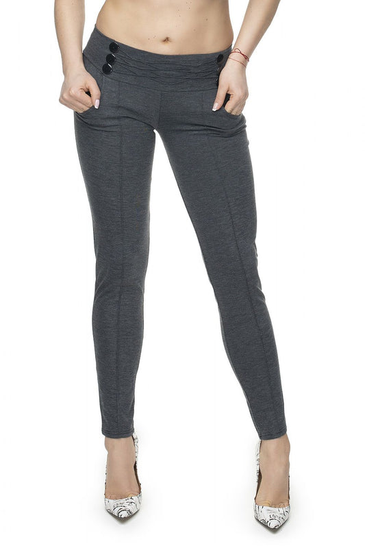 Pantalon ajusté avec boutons décoratifs et poches coulissantes.